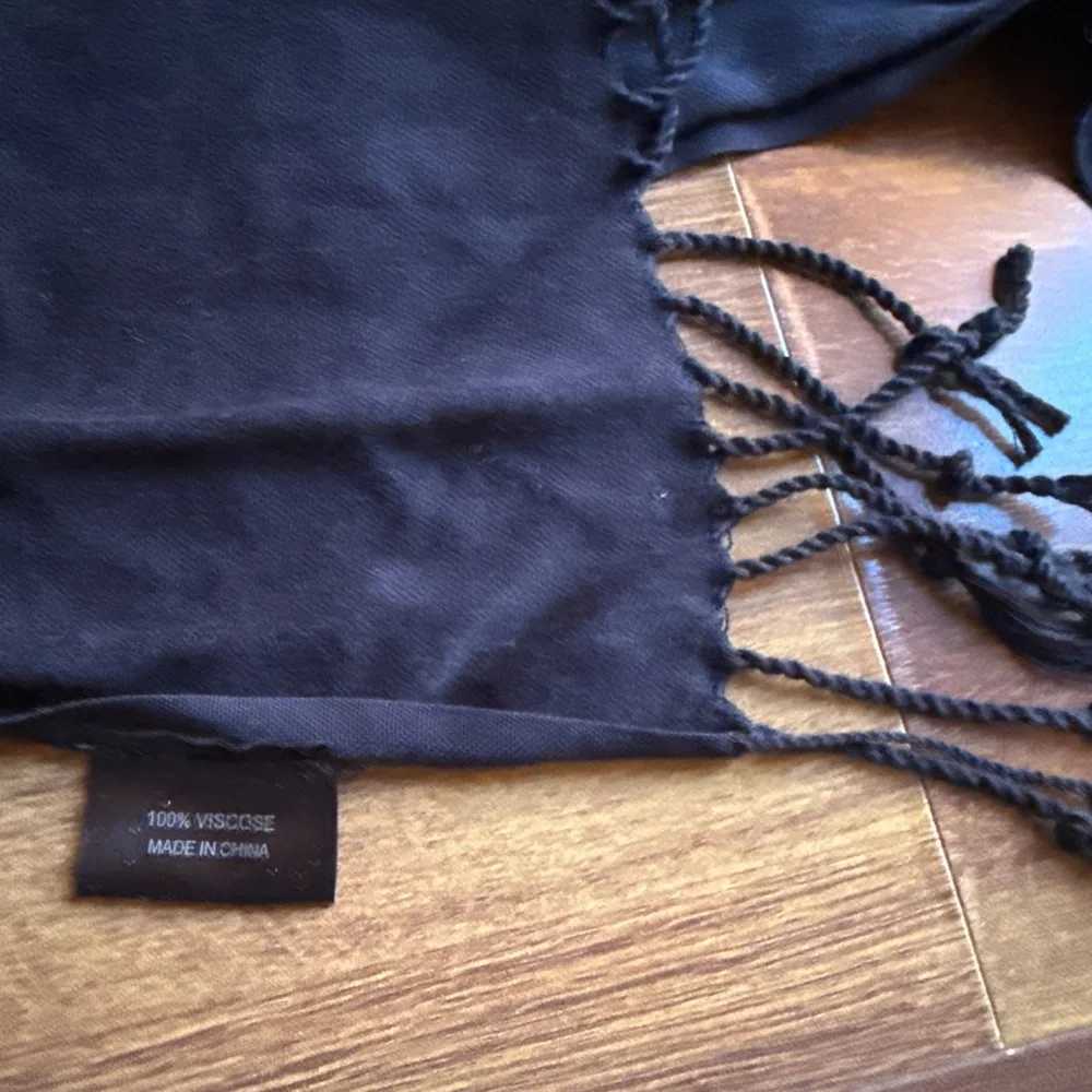 TAHARI Black Viscose Scarf with Fringe